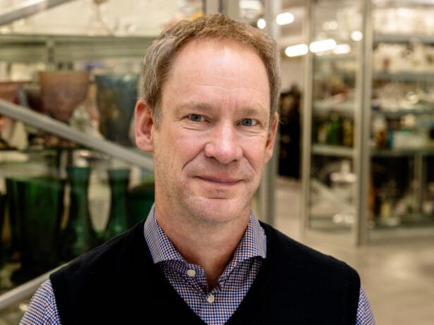 Orrefors 300-år: Föredrag med Henrik Sandberg. Författare till boken Orrefors 1898-1930: ”Låt oss göra något vackert”